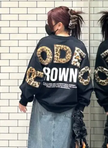 로데오 크라운 애니멀 인조 모피 아플리케 맨투맨 상의