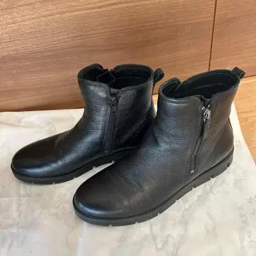 블랙 가죽 사이드 고어 부츠