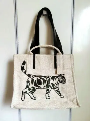 ear PAPILLONNER 이아파피요네 고양이 자수 미디엄 토트백