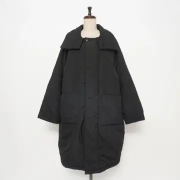 폴크시 주름 나일론 충전솜 하이넥 롱 코트 블랙 F*KD348