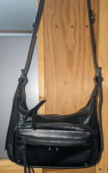 ZARA 체인 크로스 바디백