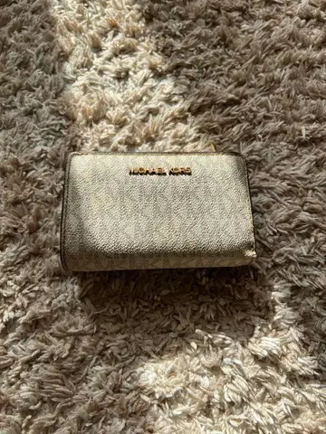 MICHAEL KORS 골드 접이식 지갑