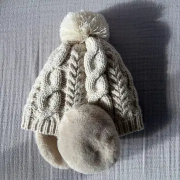 아이보리 케이블 짜임 니트 모자 폼폼 포함