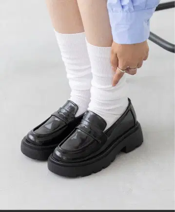 welleg 통굽 코인 로퍼 블랙