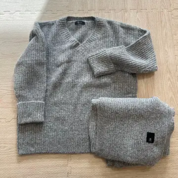 BLOSSOM 그레이 V넥 니트