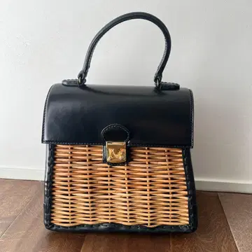 에바고스 eb.a.gos 캐치리 백 (카프 리)