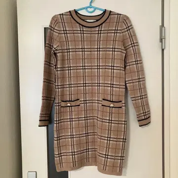 미셸 마카롱 체크 무늬 긴팔 무릎 기장 원피스