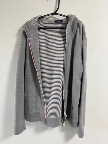 JUNMEN 그레이 스트라이프 후드티