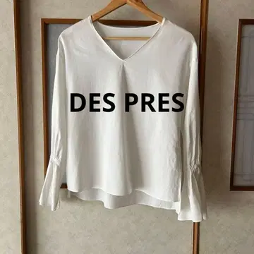 투모로우랜드 DES PRES 데프레 V넥 플레어 슬리브 화이트