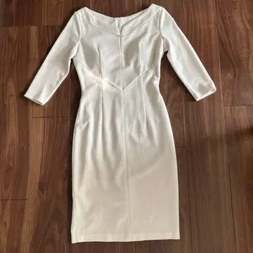 화이트 타이트 핏 7부 소매 원피스