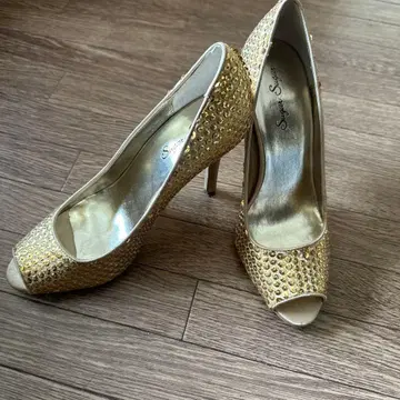 골드 스톤 장식 하이힐