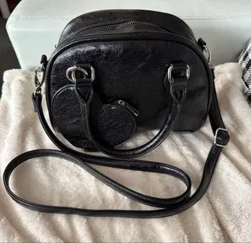 블랙 숄더백 하트형 파우치 포함