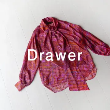 새상품급 드로어 실크 100% 올 패턴 보타이 블라우스 Drawer
