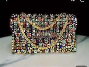 다색 비즈 장식 클러치백