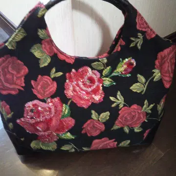 빨간 장미 자수 핸드백