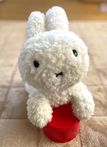 딕 브루너 미피 축 늘어진 채 누워있는 봉제 인형