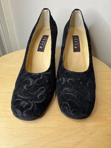 Pitti 꽃무늬 스웨이드 느낌 펌프스 중간 힐