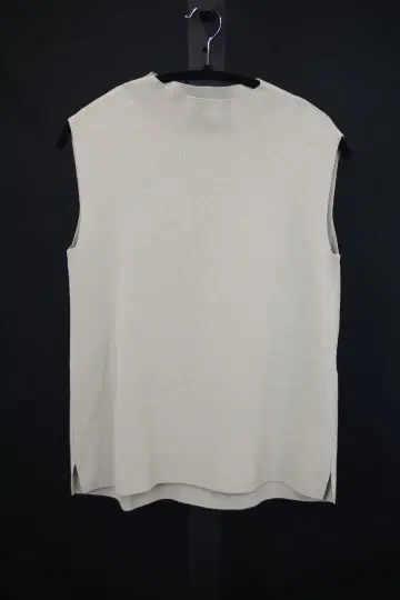 Mila Owen 슬리브리스 베이지 상의 사이드 슬릿 0073