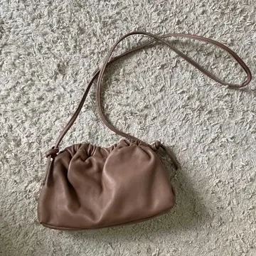 만수르 가브리엘 클라우드 미니 숄더백