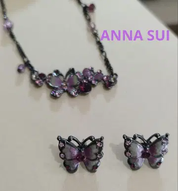 안나수이 나비 모티브 목걸이와 귀걸이 세트