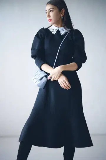 JUSGLITTY 저스길리티 레이스 카라 부착 원피스