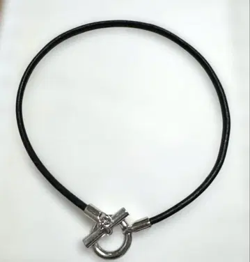 블랙 가죽 목걸이 실버 금장 장식