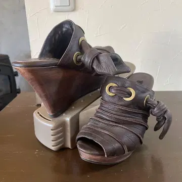 COBRA 브라운 가죽 오픈토 샌들