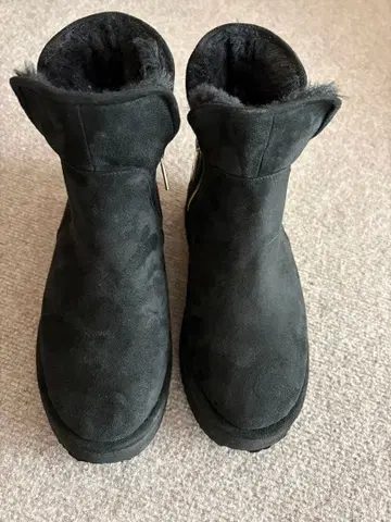 유나이티드 애로우즈 블랙 스웨이드 어그 부츠 M 사이즈