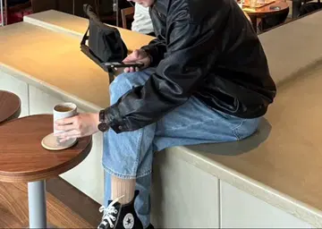 블랙 가죽 자켓 포켓 부착 프론트