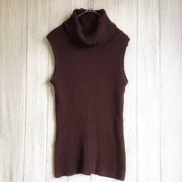 엠프리미어 터틀넥 슬리브리스 니트 38 M 상당 브라운