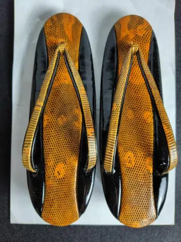 브라운과 블랙의 투톤 소가죽 조리