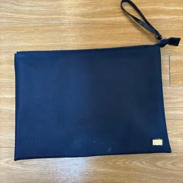 울루와투 타이거 오리지널 블랙 클러치백