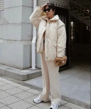 machatt 크림색 다운 자켓 숏 기장