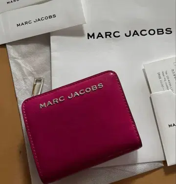 새상품급 MARC JACOBS 핑크 접이식 지갑