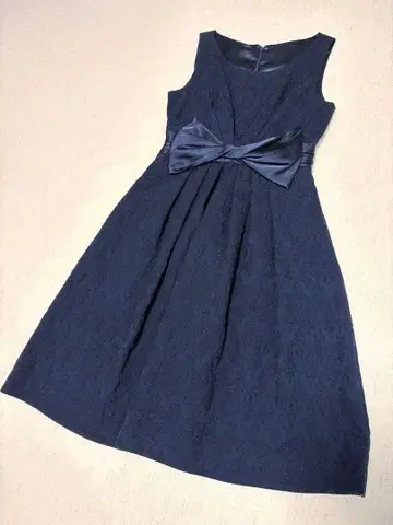 [ 새상품급 ] C'EST LA VIE 무릎 기장 드레스