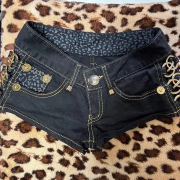 d.i.a 블랙 숏팬츠