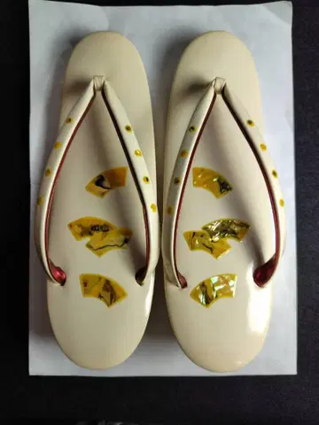 은은한 옅은 복숭아색 조리