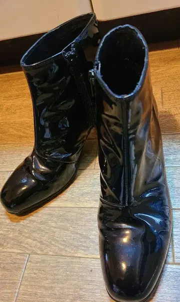 KAREN LIPPS 에나멜 x 표범 무늬 송치 숏부츠