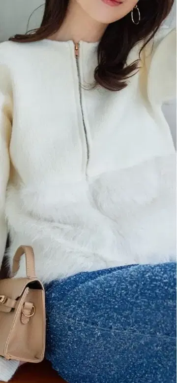 새상품 고베 레터스 퍼 절개 니트 가디건 화이트