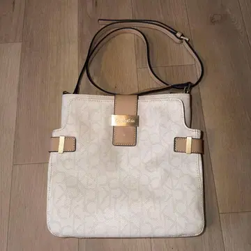 캘빈 클라인 숄더백 화이트