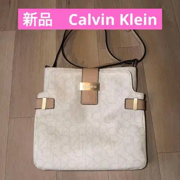 새상품 Calvin Klein 숄더백 화이트