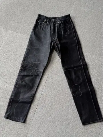 모스키노 여성용 하트 자수 블랙 가죽 팬츠