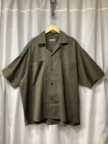 최종 가격 인하 새상품급 투모로우랜드 오픈 카라 셔츠