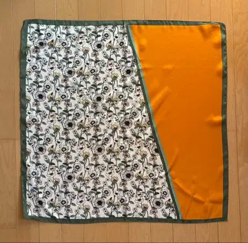 꽃무늬 오렌지 스카프