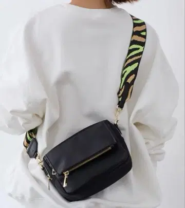 [ 컨디션 최상 ] TOPKAPI 크리스탈 나일론 콤비 플랩 숄더 백