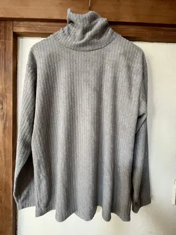 그레이 리브 터틀넥 스웨터