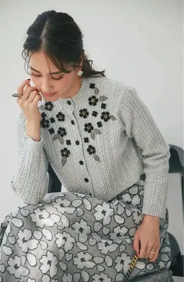 SEVEN TEN 세븐텐 아플리케 케이블 가디건 그레이