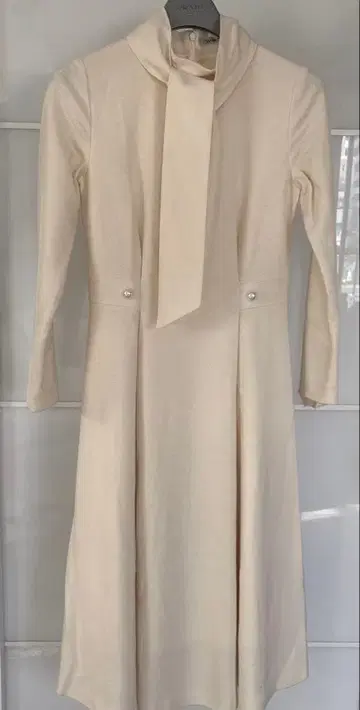 viaggio blu 아이보리 리본 포함 원피스