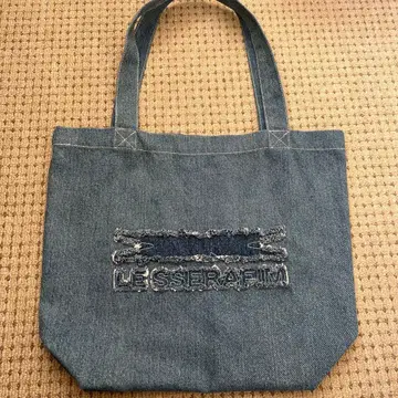 LE SSERAFIM 데님 토트백 부채는 견본