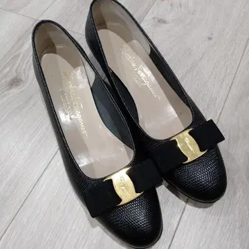 새상품급 페라가모 펌프스